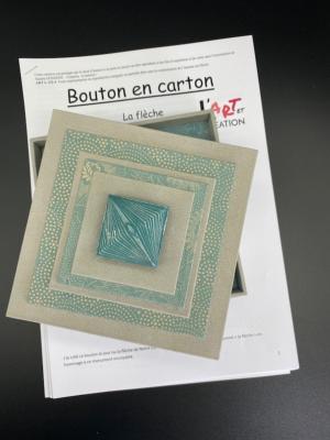 Bouton en carton, la flèche fiche technique de cartonnage